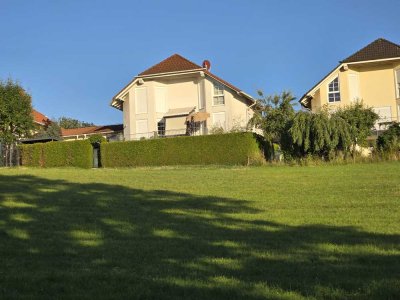 Freistehendes Einfamilienhaus mit Einliegerwohnung - tolle Aussicht!!!!