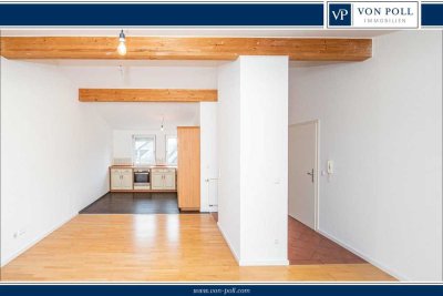 Vermietung: Helle Dachgeschosswohnung mit Balkon und Wohlfühlambiente