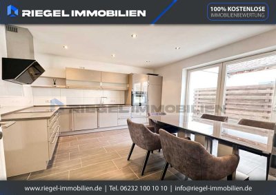 Sie hier? Wir auch! Stadtzentrum - Top moderne, möblierte 2-ZKB-Wohnung auf 64,30m² mit Loggia