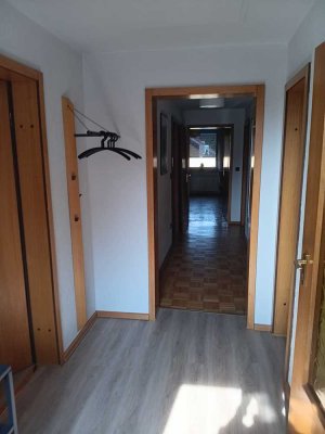 Möblierte 3-Zimmer-Dachgeschosswohnung in Rosdorf