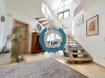 ARCHITEKTEN-VILLA MIT GROSSEM GARTEN - 2 KAMINE, ÜBERDACHTE TERRASSE & 3 BALKONE - KELLER & GARAGE