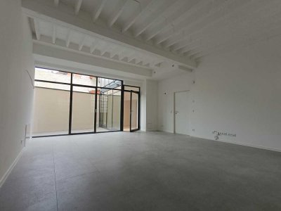 Modernes Loft mit Freisitz/Innenhof in ehemaliger Schlosserei in der Altstadt - Erstbezug