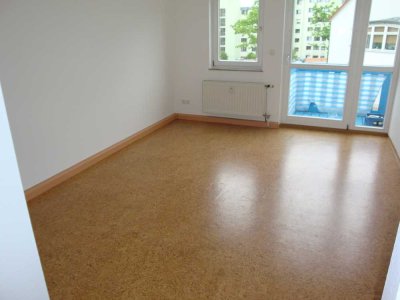 Roter Hügel Bayreuth, 1-Zi.-Wohnung mit Balkon, Kleinküche, Kfz.-Stellplatz, Wfl. ca. 22 m²