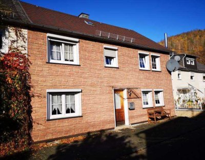 Bezugsfertige Doppelhaushälfte auf großzügigem Grundstück in zentraler Lage von Daaden-Biersdorf