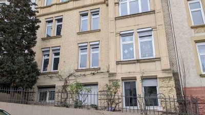 Jugendstil-Rarität im Stuttgarter Heusteigviertel (4-Zi-Altbauwohnung mit EBK/Balkon von privat)
