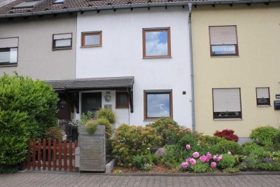 PROVISIONSFREI | Schönes gepflegtes Reihenmittelhaus mit Doppelcarport in zentraler Lage