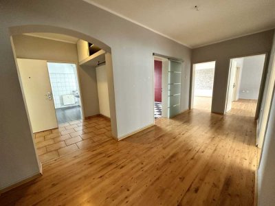 Große 4-Zimmer-Wohnung ca. 130 m²   Fußgängerzone Gelsenkirchen 
 Stellplatz vorhanden