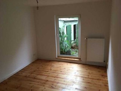 Woltmershausen schöne ruhige singele Wohnung mit eigenem Garten