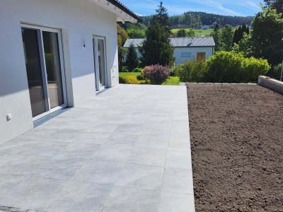 SOFORT VERFÜGBAR! Neubau Bungalow mit XL-Terrasse, Erstbezug, Photovoltaikanlage &amp; Doppelcarport in Ampflwang am Hausruck