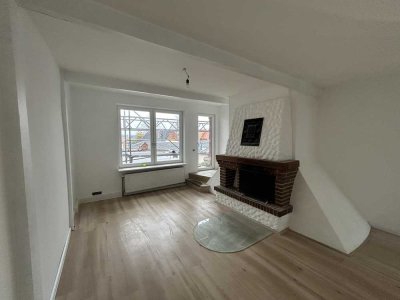 Schlutuper Kirchstraße, Beste Lage, weitläufige Wohnung mit Charme