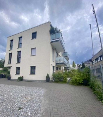 Exklusive, neuwertige 2-Zimmer-Wohnung mit Balkon und Einbauküche in Solingen