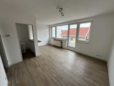 Dachterrassenwohnung mit 2 Zimmern (Einbauküche) sucht Mieter