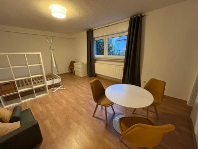 Helle 40qm teil-möblierte Studiowohnung in 35037