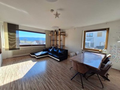 Wunderschön helle und großzügige  5 ZKB Wohnung mit großem Garten  am Ortsrand von Greding