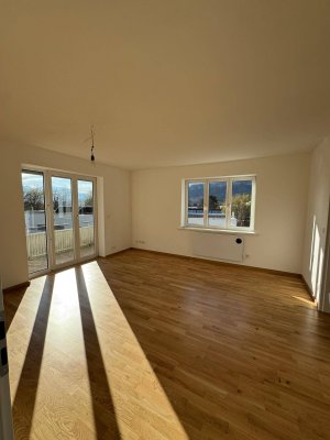 Neu sanierte 3-Zimmer Wohnung mit Balkon und Parkplatz
