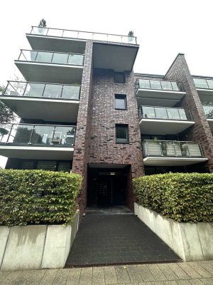 Stadtwerder: Komfortable u. moderne 3 Zi. Wohnung m. Balkon, Parkett, 2 TG Stellpl.,  teilmöbliert