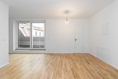 Wohnkomfort im Dachgeschoss: Sanierte 2-Zimmer-Wohnung mit Loggia