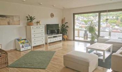 ***LUXURIÖSE WOHNPERLE*** Komfort-Wohlfühloase in ruhiger Lage mit großem Balkon