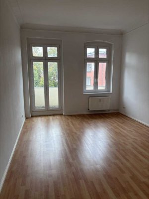 Sanierte 3-Zimmer mit Balkon und EBK!