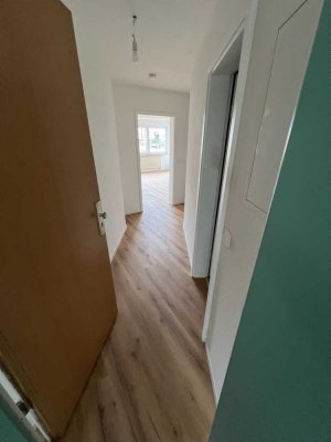 Vollständig renovierte 2-Zimmer-Wohnung mit Terrasse und neuer Einbauküche in Pforzheim-Rod