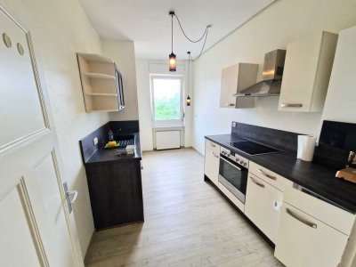 Helle 2 Zimmer Wohnung mit Küche