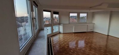 Wunderschöne Dachgeschosswohnung mit Loggia und toller Aussicht, direkt am Neumarkt
