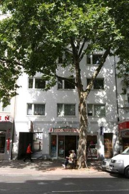 Stilvolle 2-Zimmer-Wohnung mit Balkon, EBK und deckenhohen Einbauschränken in Düsseldorf