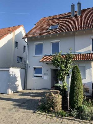 Ansprechendes Haus mit vier Zimmern und EBK in Groß-Gerau