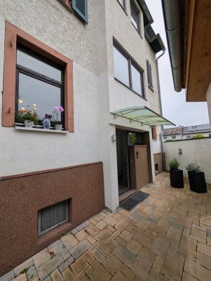 Charmante 4,5-Zimmer Maisonette-Wohnung in Eckenheim mit Balkon