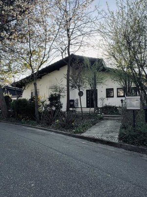 Bungalow mit Sanierungsbedarf in hervorragender Wohnlage