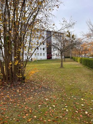 bezugsfrei: 3 Zi, 3. OG, Aufzug, Sonnenbalkon, Blick ins Grüne / provisionsfrei!