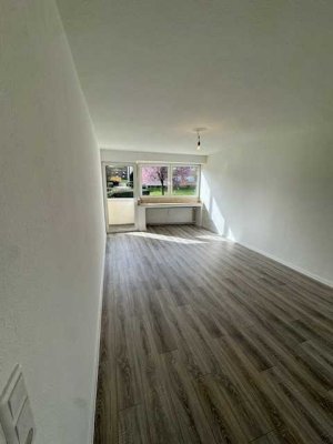 Sehr schöne renovierte 3 Zimmer Wohnung mit Balkon in Oberhausen zu vermieten