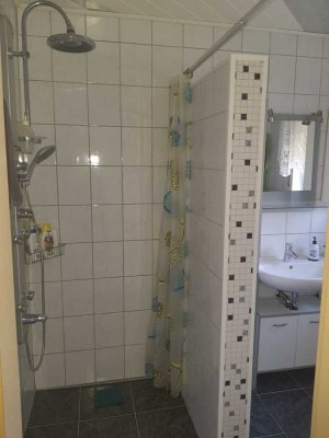 Gepflegtes Haus mit Garagen in Bremerhaven-Geestemünde