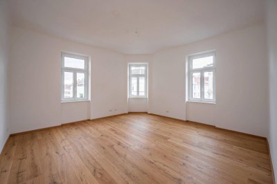 ++F22++ ERSTBEZUG: 4-Zimmer ALTBAUWohnung - viel Potenzial in einem fantastischem Haus