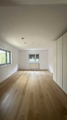 große 4-Zimmer Whg. inkl. Küche & großzügigem Garten am Forstenrieder Park / WG geeignet