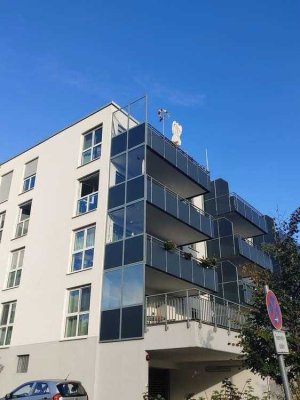 Geschmackvolle, helle 3-Zi-Wohnung mit Balkon und Einbauküche in Aschaffenburg-Damm