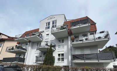 Sonnige und großzügige 4-Zimmerwohnung mit Gartenanteil und Balkon