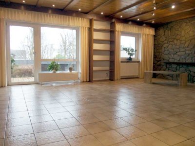 Paradies für Familien !! Wunderschöne Doppelhaushälfte in idealer Südlage mit schönem Garten