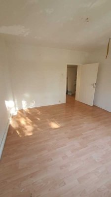 Zentrale und helle Wohnung! Erstbezug nach Modernisierung für Singles