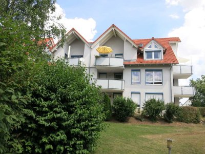 Helle und ruhige 4-Zimmer-Maisonette-Wohnung mit Balkon und EBK