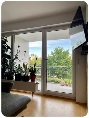 Helle 2-Zimmer-Wohnung mit Balkon in S-Bahn Nähe (Möbelübernahme)