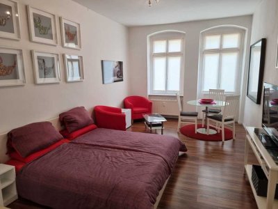 FREI WERDENDE 2-ZI ALTBAU WOHNUNG IM 2.OG IN BESTLAGE VON FRIEDRICHSHAIN!