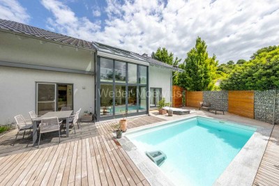 Freistehendes Einfamilienhaus mit Pool, Garage und hochwertiger Einbauküche