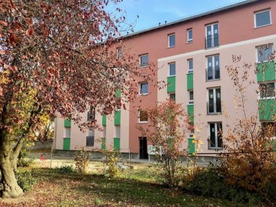 2 Zimmerwohnung im 2. Obergeschoss mit Wohnküche, Tageslichtbad, Dusche, Badewanne und französischem