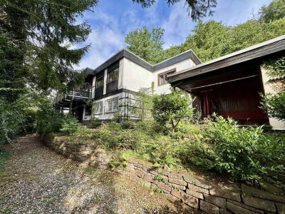 Wohnen in bester Ruhelage – Großes Einfamilienhaus mit Garten und Innenpool