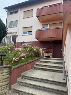 Top renovierte Wohnung mit Ausblick & Komfort – 4 Zimmer in ruhiger Lage