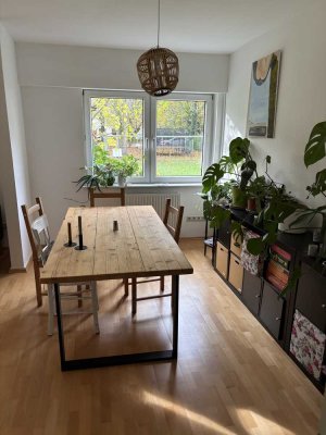 Helle 2-Zimmer Wohnung mit Balkon in Köln-Braunsfeld, bitte auch Sonstiges lesen!
