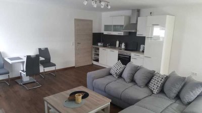 Stilvolle, neuwertige 2-Zimmer-Wohnung mit Balkon und Einbauküche in Hopferau