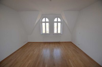 Charmante 4-Zimmer-Dachgeschosswohnung in begehrter Lage