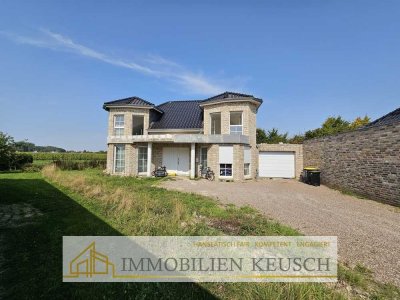 Moderne Traumvilla mit Potenzial-TOP ruhige Lage in einer Spielstraße & entspannter Blick ins Grüne